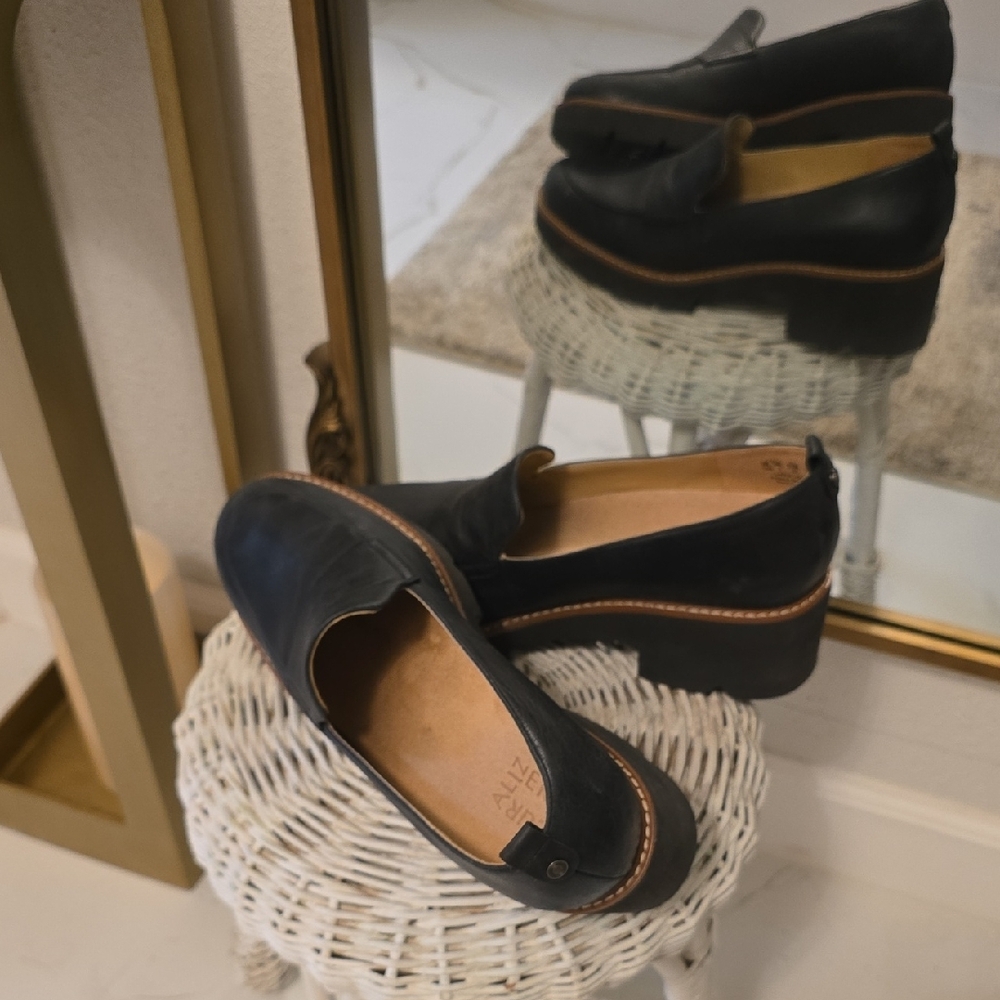 Naturalizer Black Leather Loafers